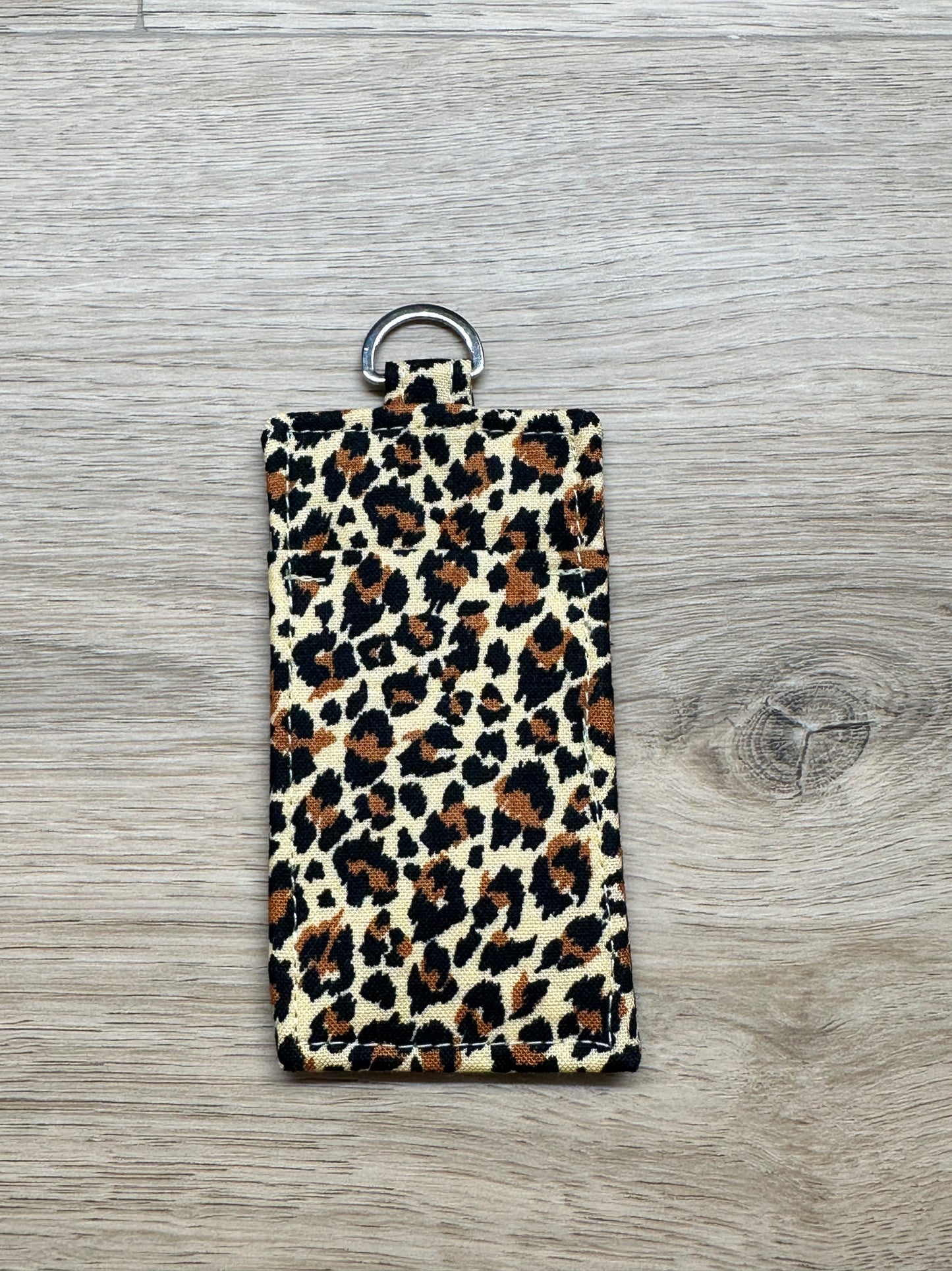 Leopard lypsylholder