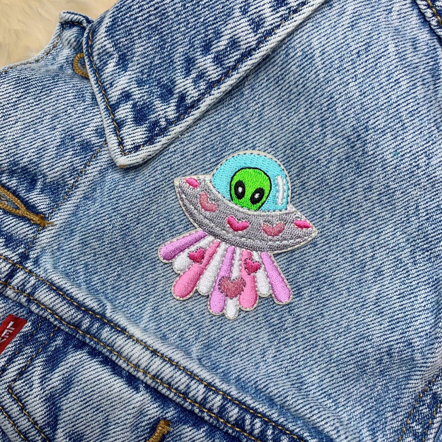 Alien UFO Brodert Strykemerke