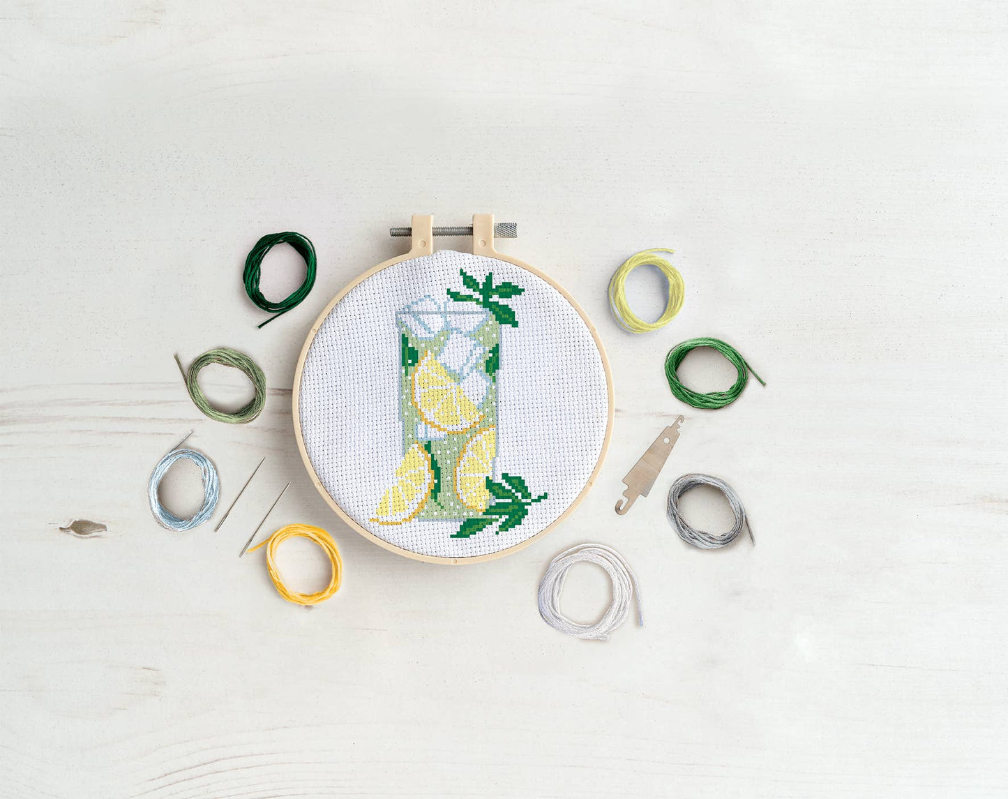 Cocktail - Korssting Broderisett