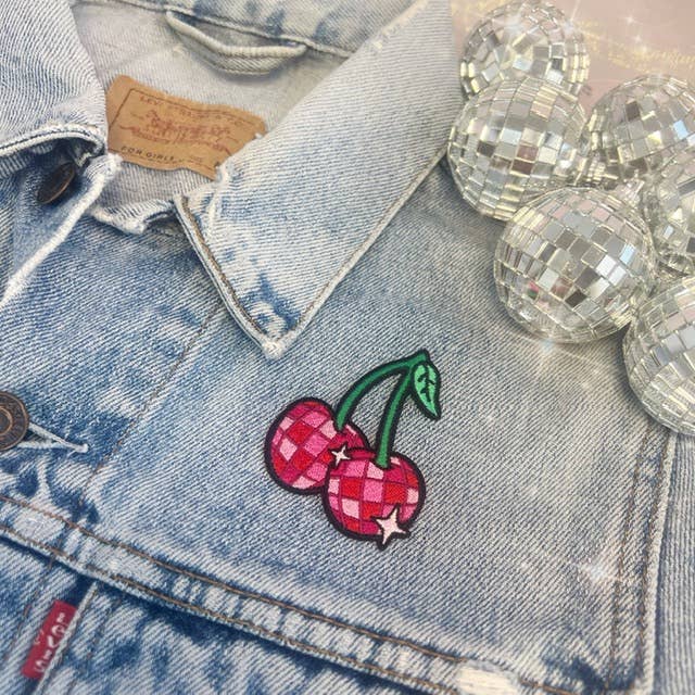 Disco Kirsebær Brodert Strykemerke