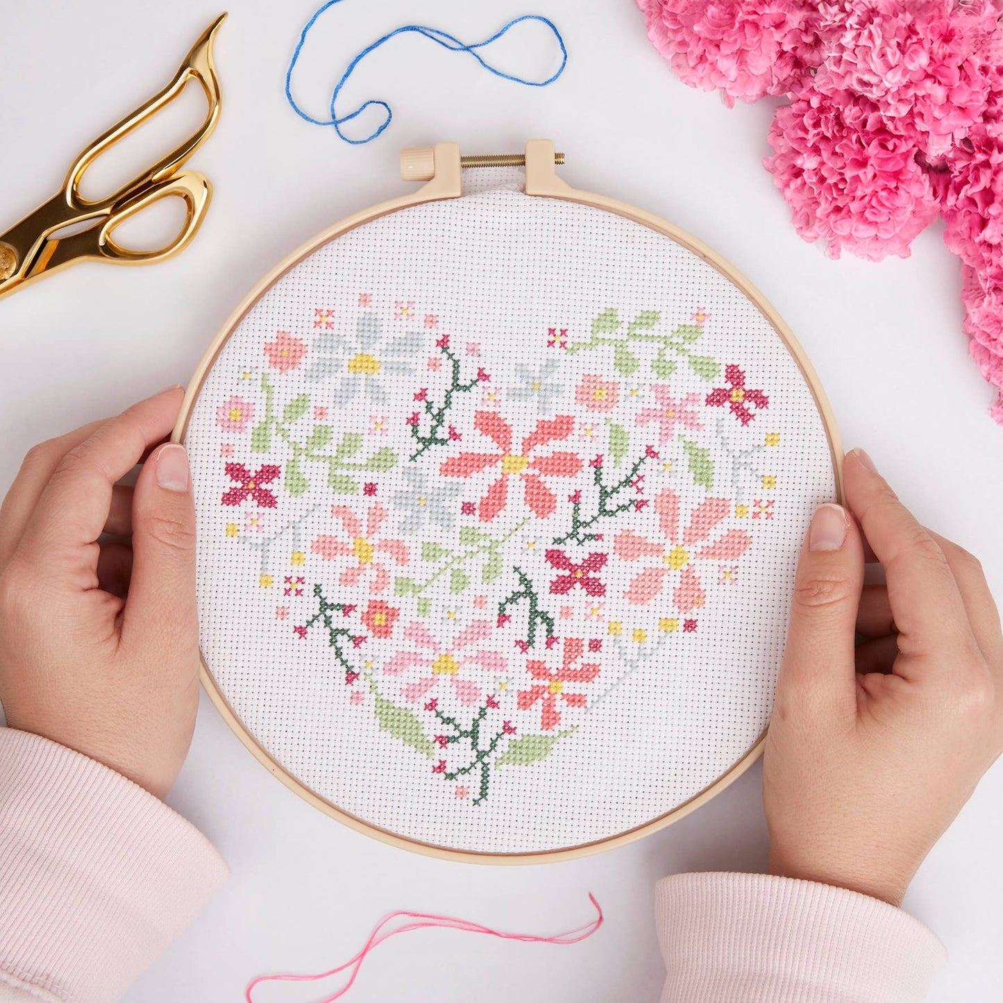 Blomsterhjerte - Korssting Broderisett