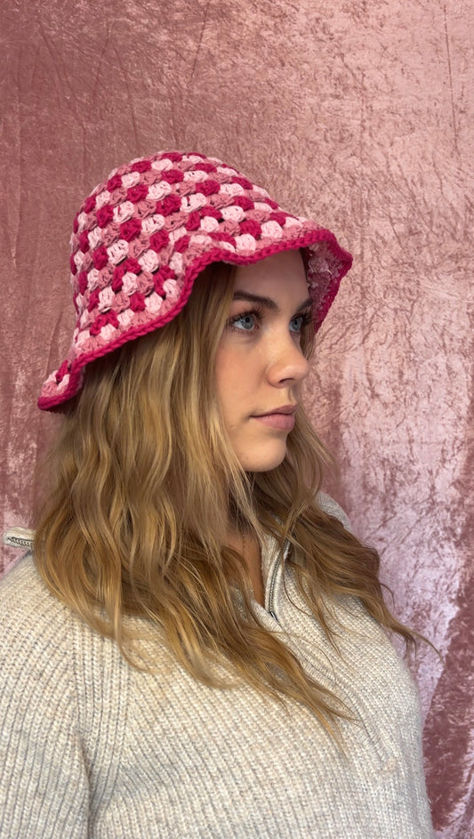 Rosa valentines bøttehatt