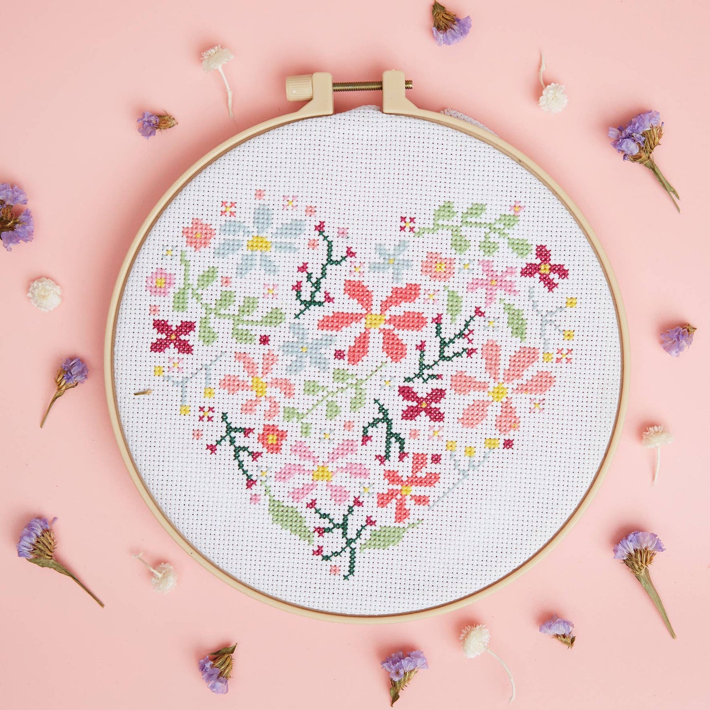 Blomsterhjerte - Korssting Broderisett