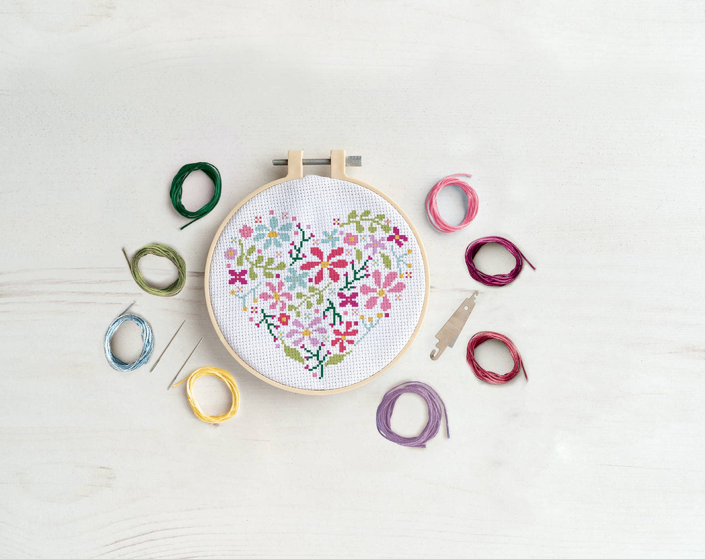 Blomsterhjerte - Korssting Broderisett