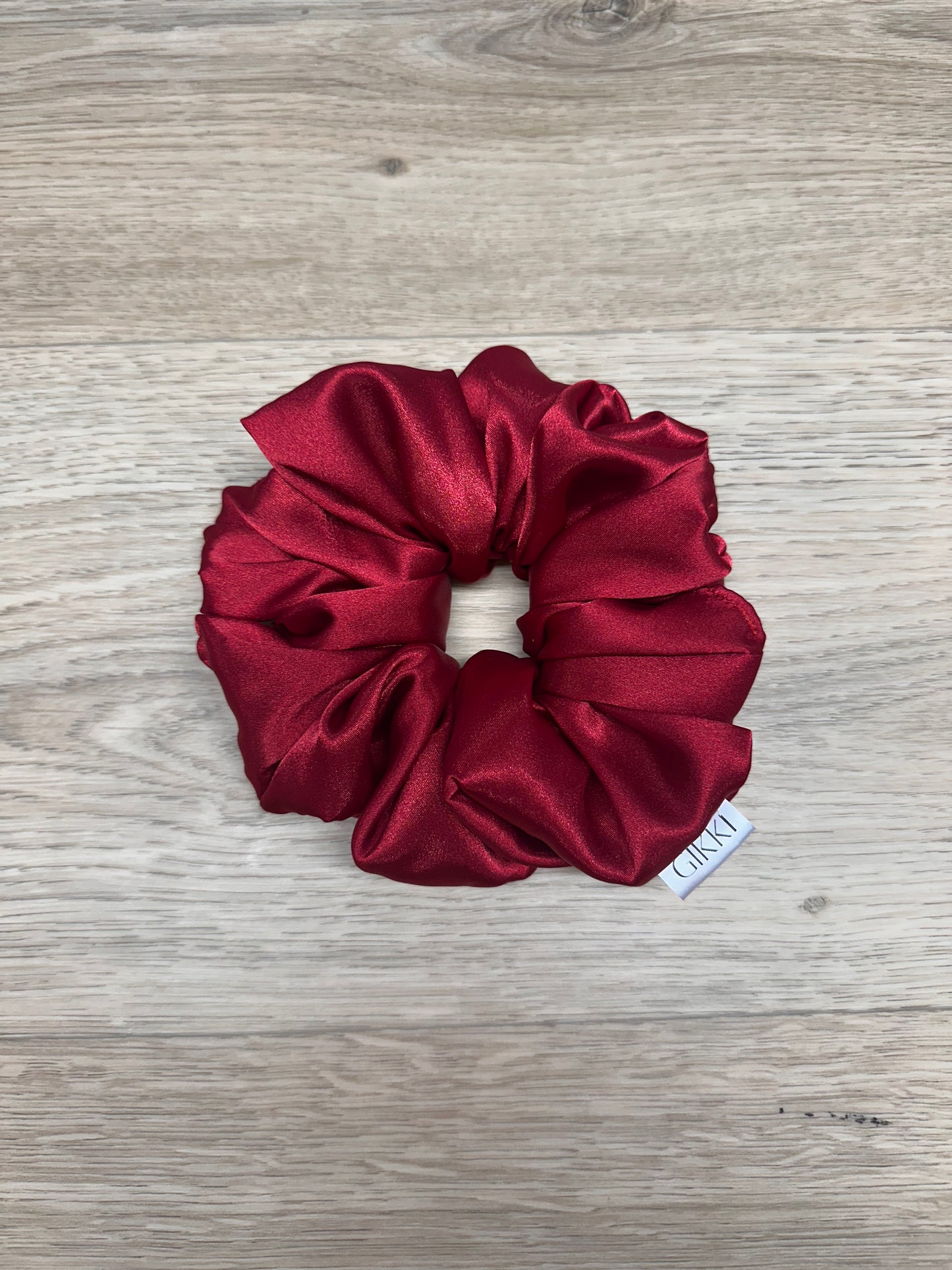 XL rød sateng hårstrikk