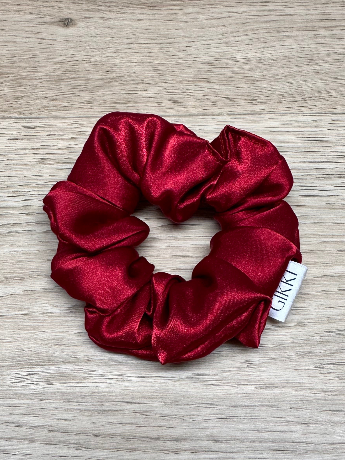 Rød sateng hårstrikk