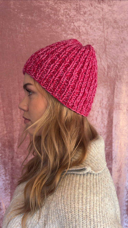 Håndstrikket rosa ullue