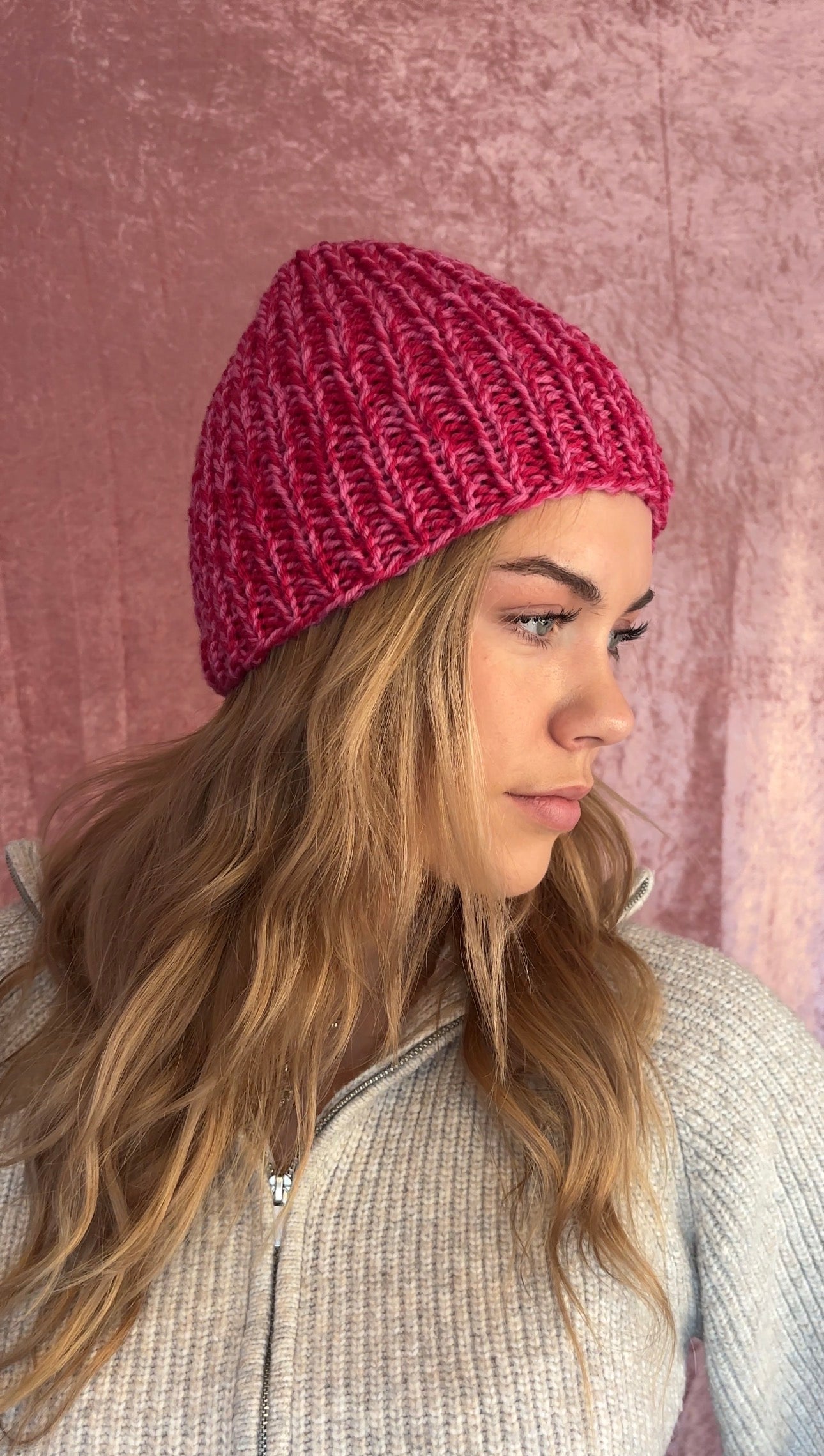 Håndstrikket rosa ullue