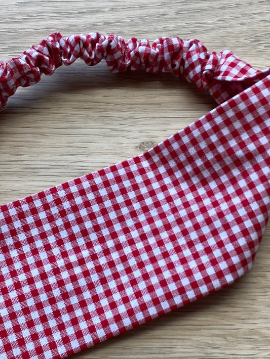 Hårbånd i røde ruter