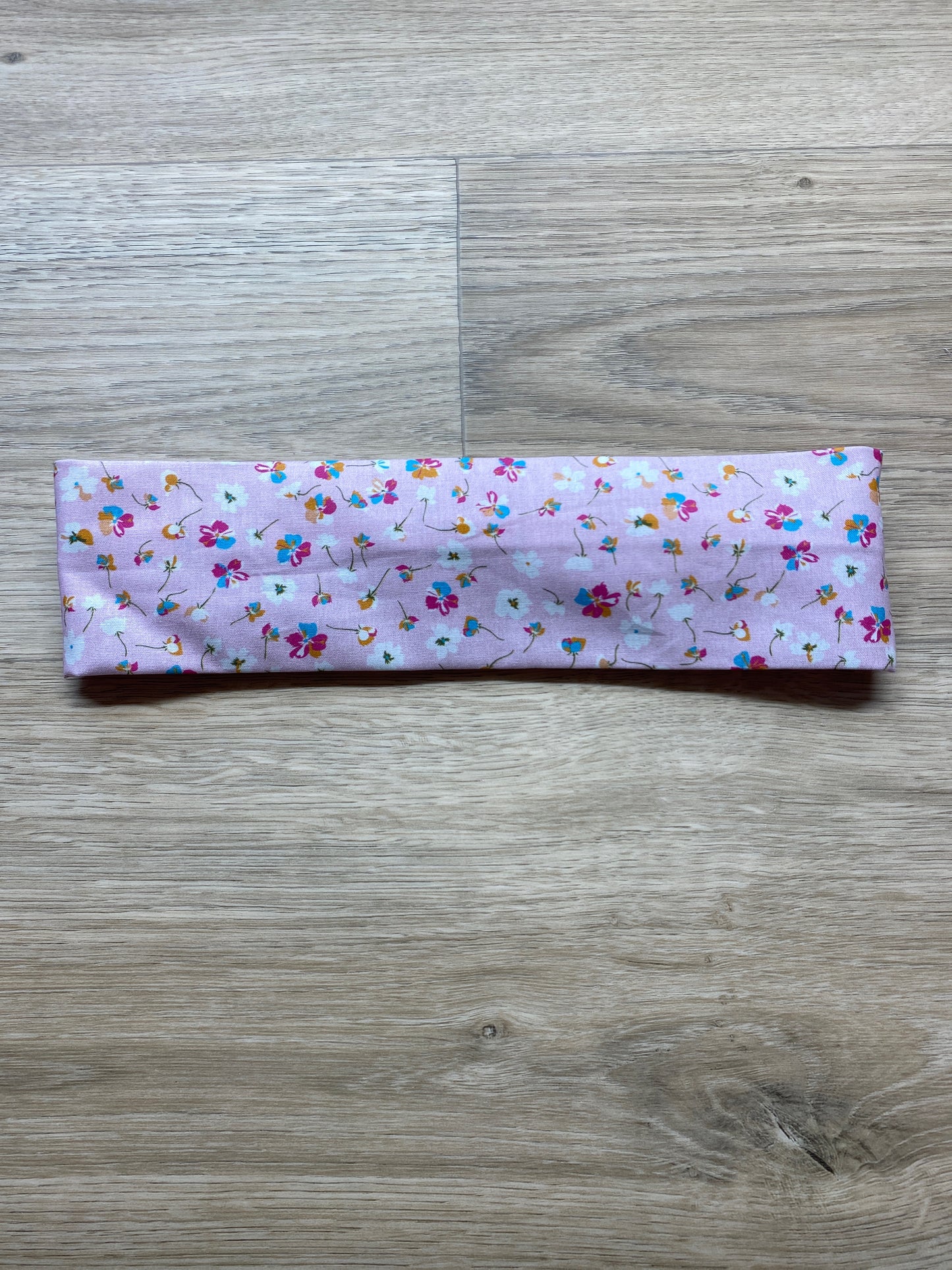 Hårbånd i rosa med blomster