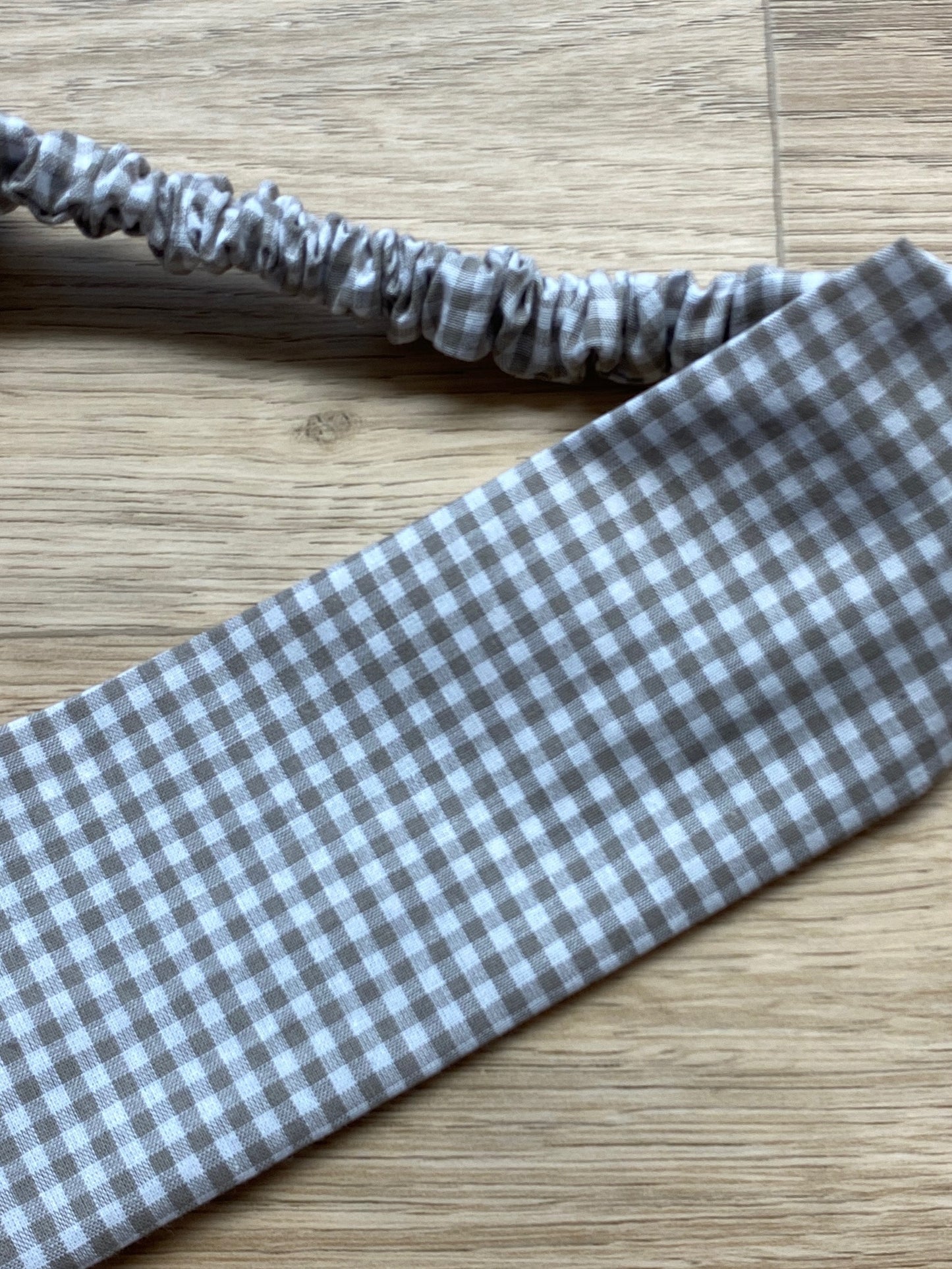 Hårbånd med grå ruter