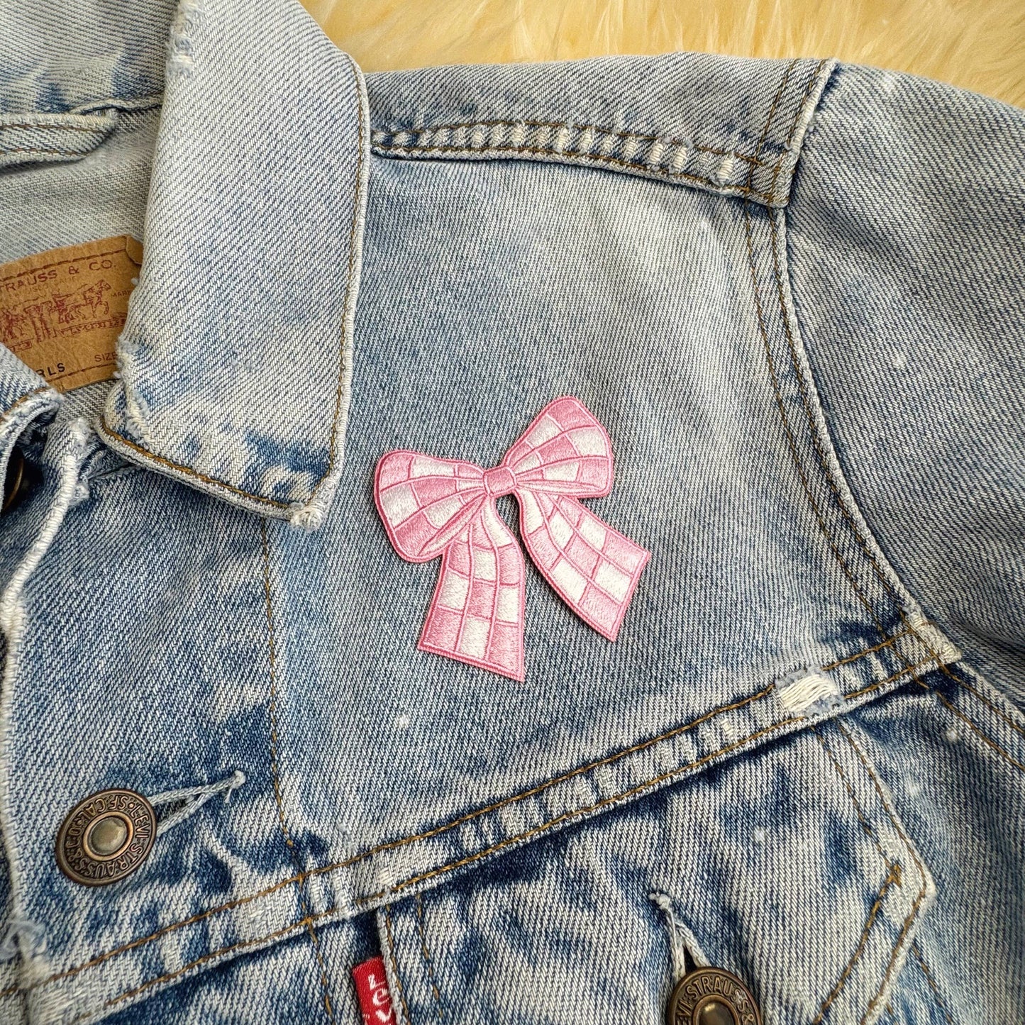 Rosa Sløyfe Brodert Strykemerke